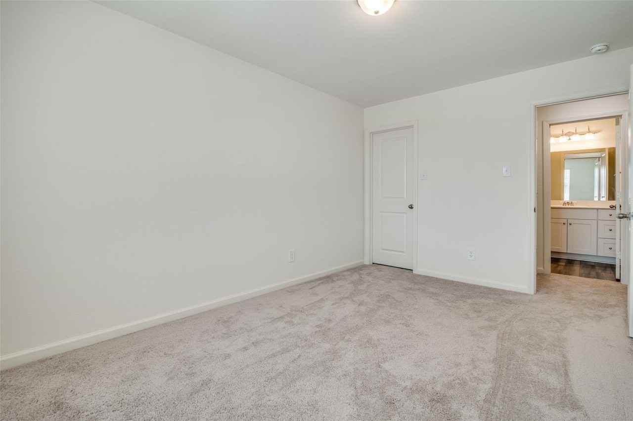 731 Yorkshire Dr - Photo 7 of 32