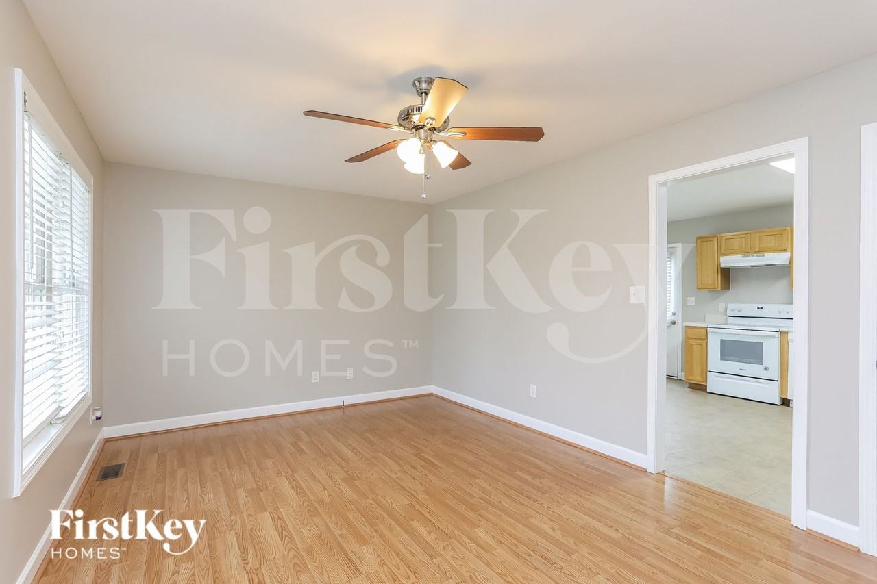 425 Kellywood Ct - Photo 2 of 15