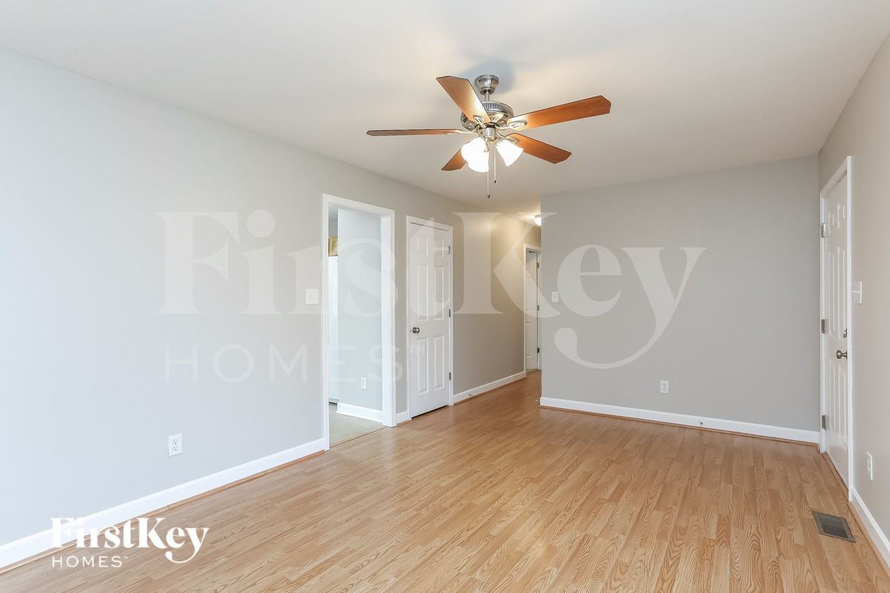 425 Kellywood Ct - Photo 3 of 15
