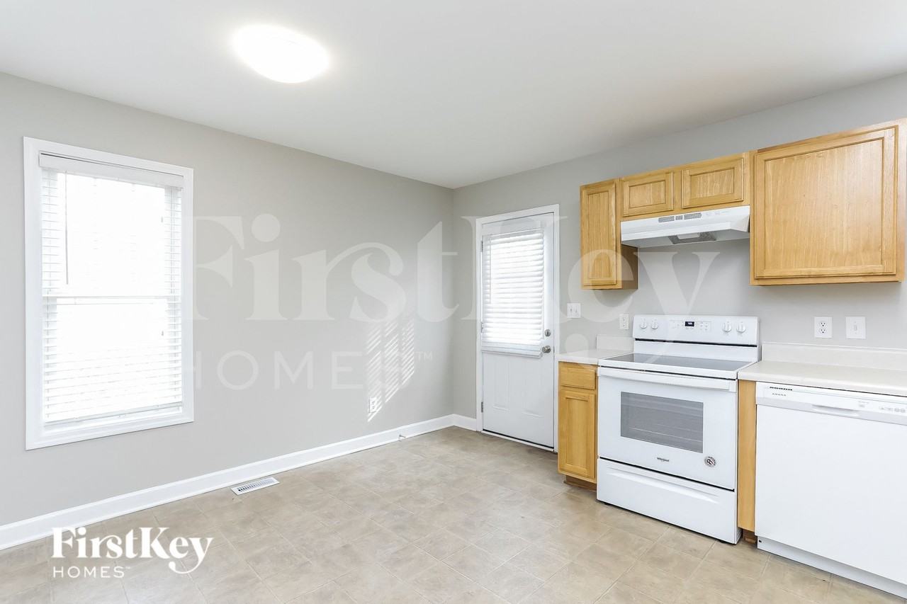 425 Kellywood Ct - Photo 4 of 15
