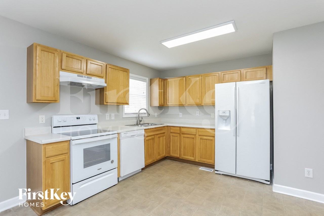 425 Kellywood Ct - Photo 5 of 15