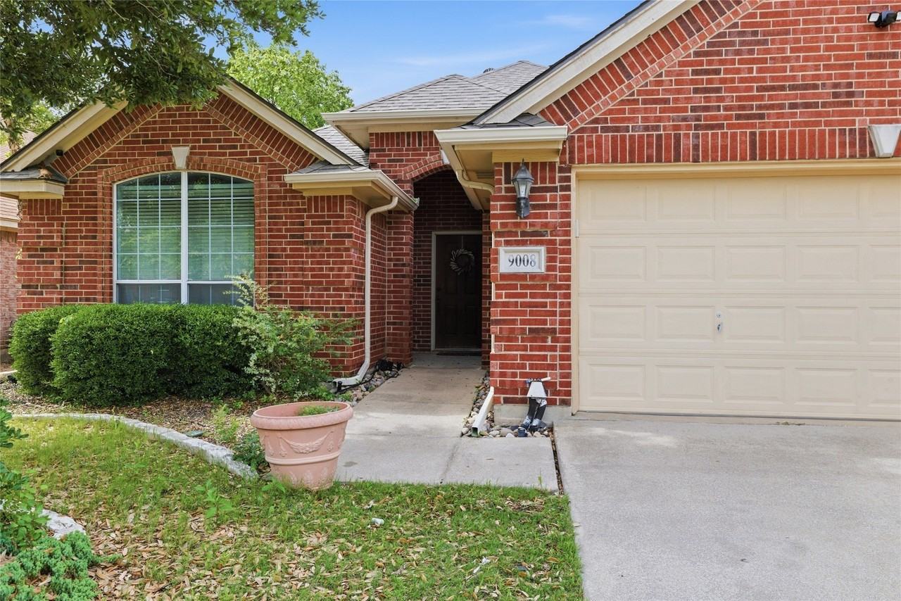 9008 Winding River Dr - Photo 2 of 31