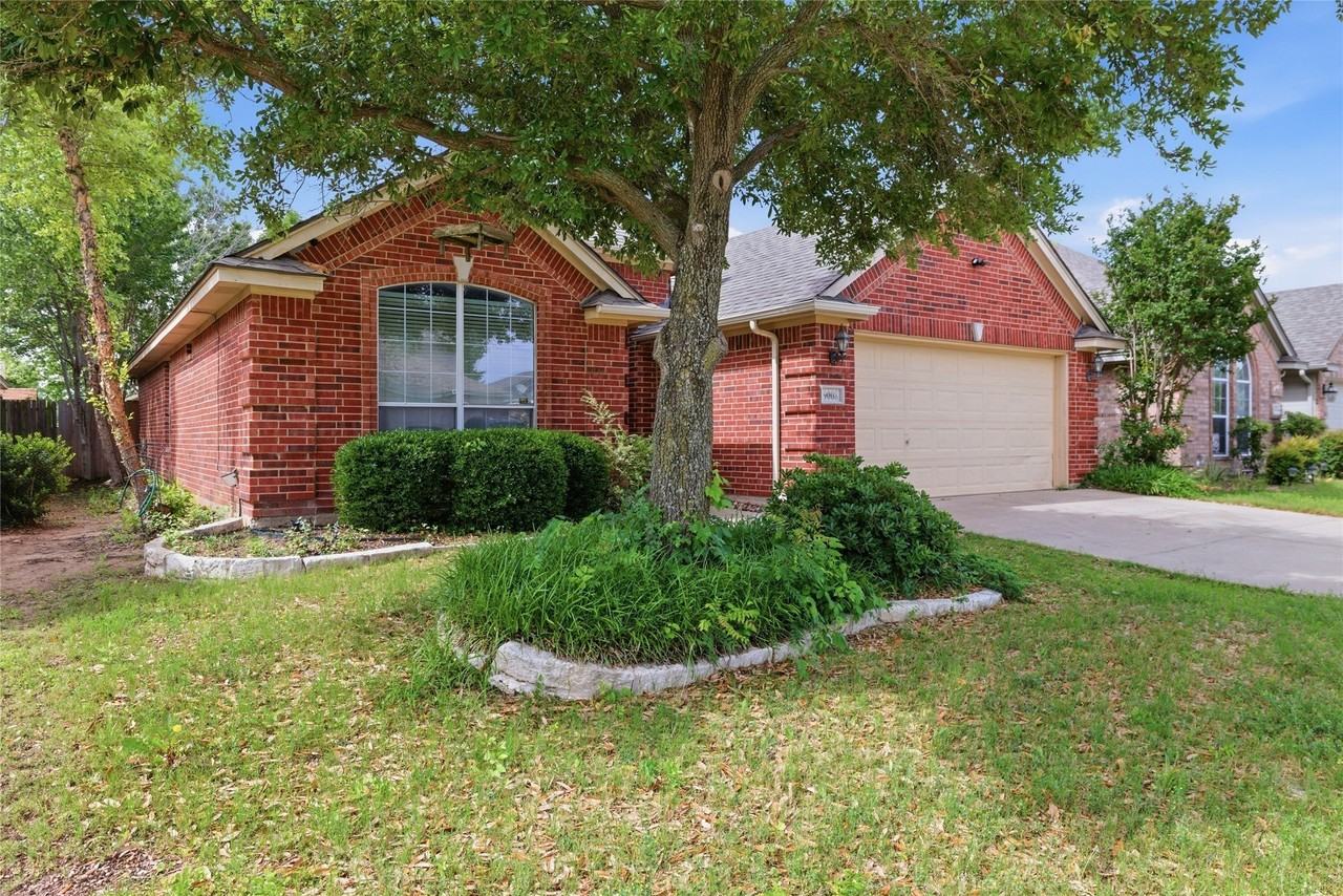 9008 Winding River Dr - Photo 4 of 31