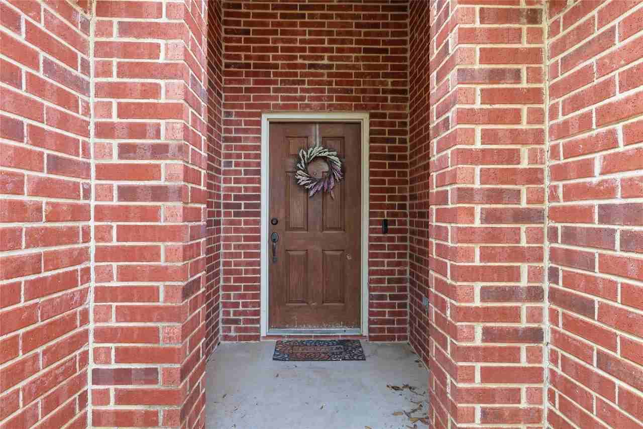 9008 Winding River Dr - Photo 5 of 31