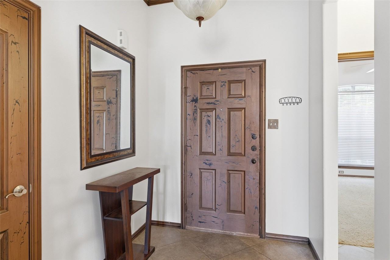 9008 Winding River Dr - Photo 6 of 31
