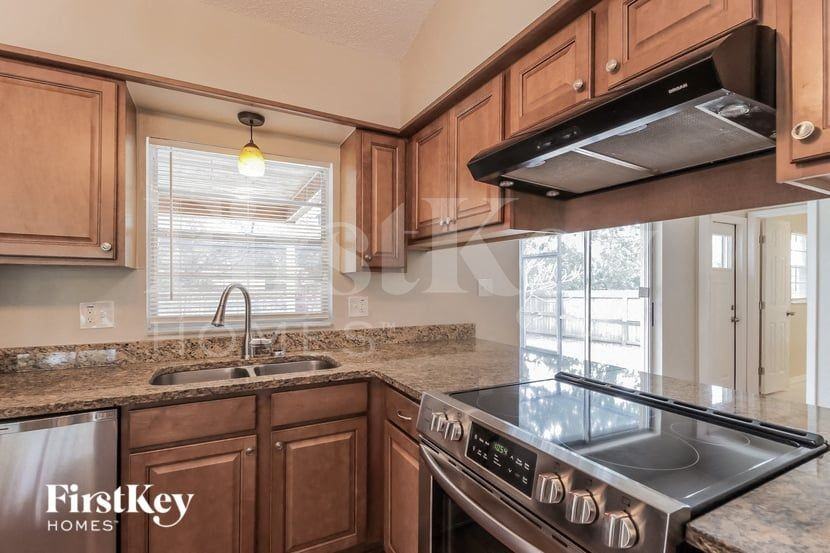 1365 Lech Ave Nw - Photo 5 of 15