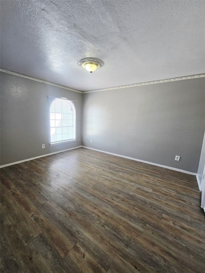 3954 Altoona Dr - Photo 5 of 10