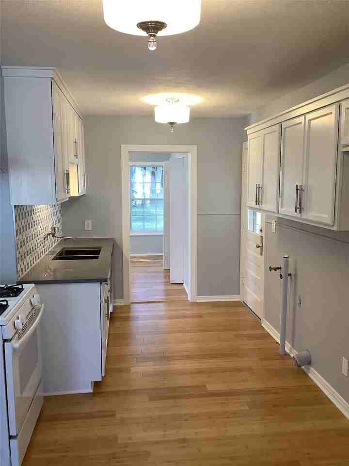 213 Donald St - Photo 3 of 12