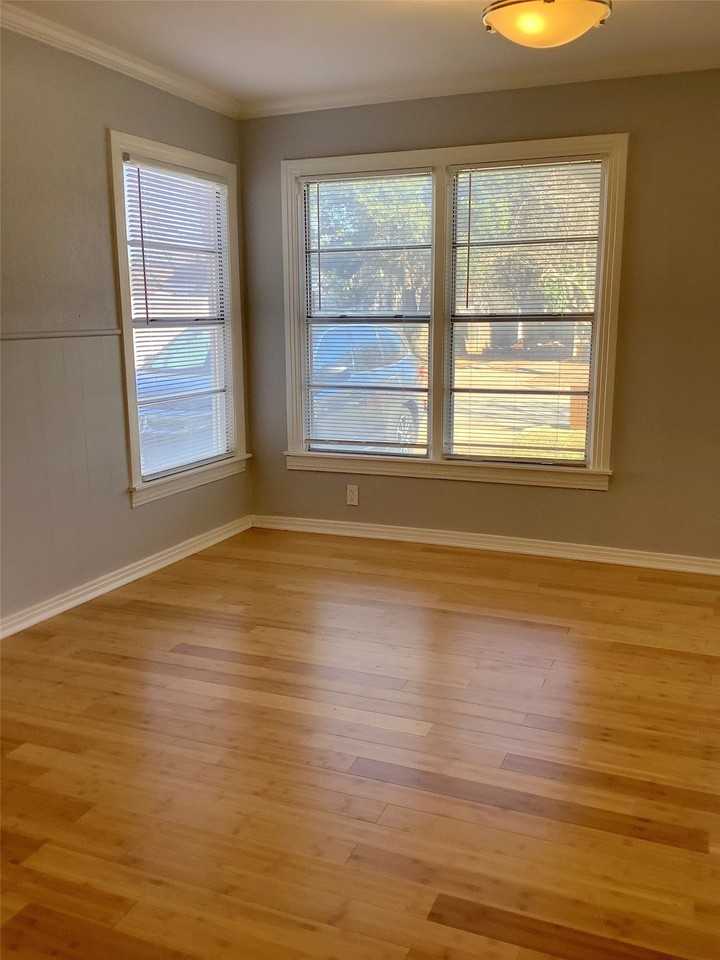 213 Donald St - Photo 4 of 12