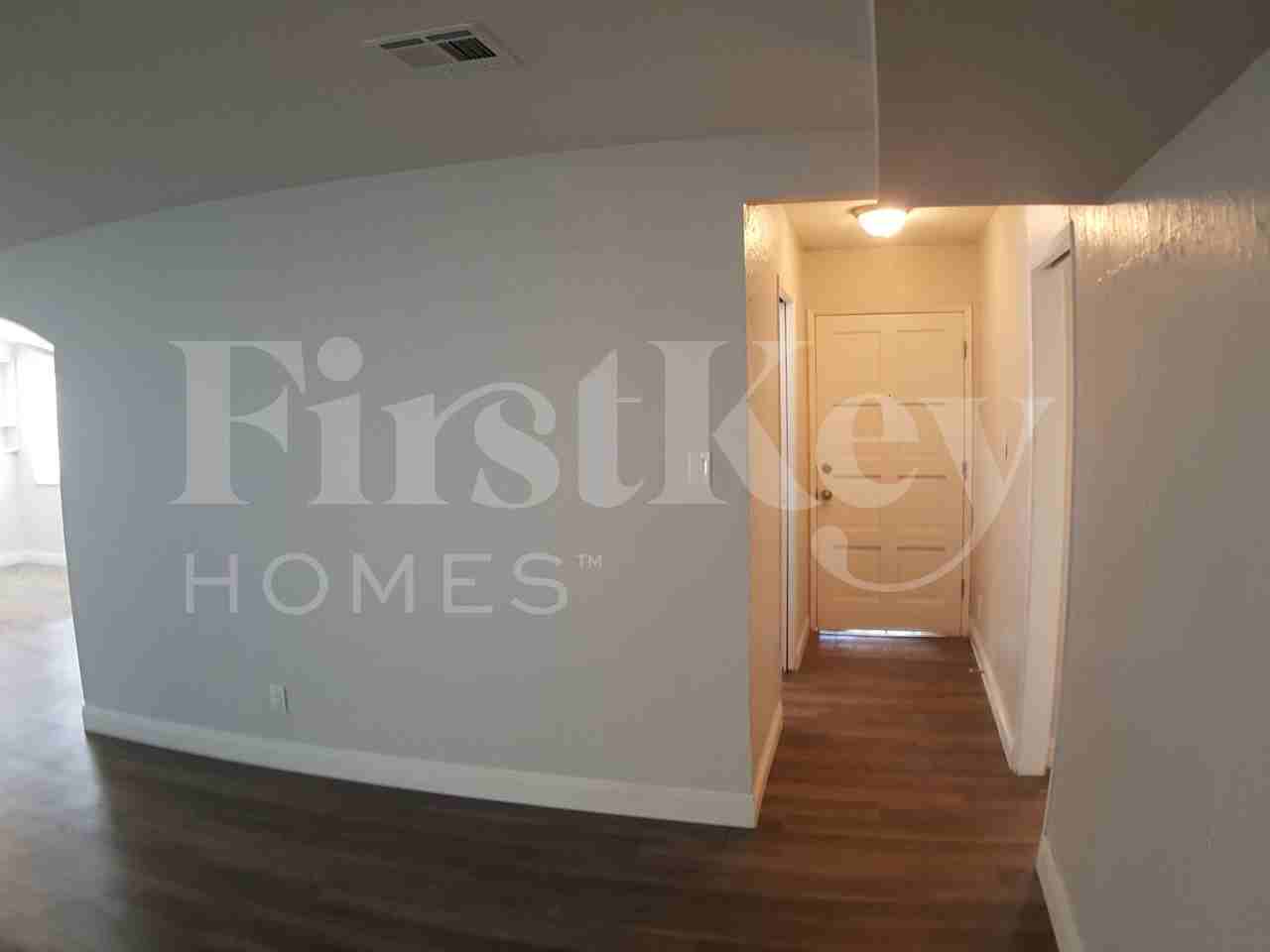 913 Date St - Photo 2 of 20