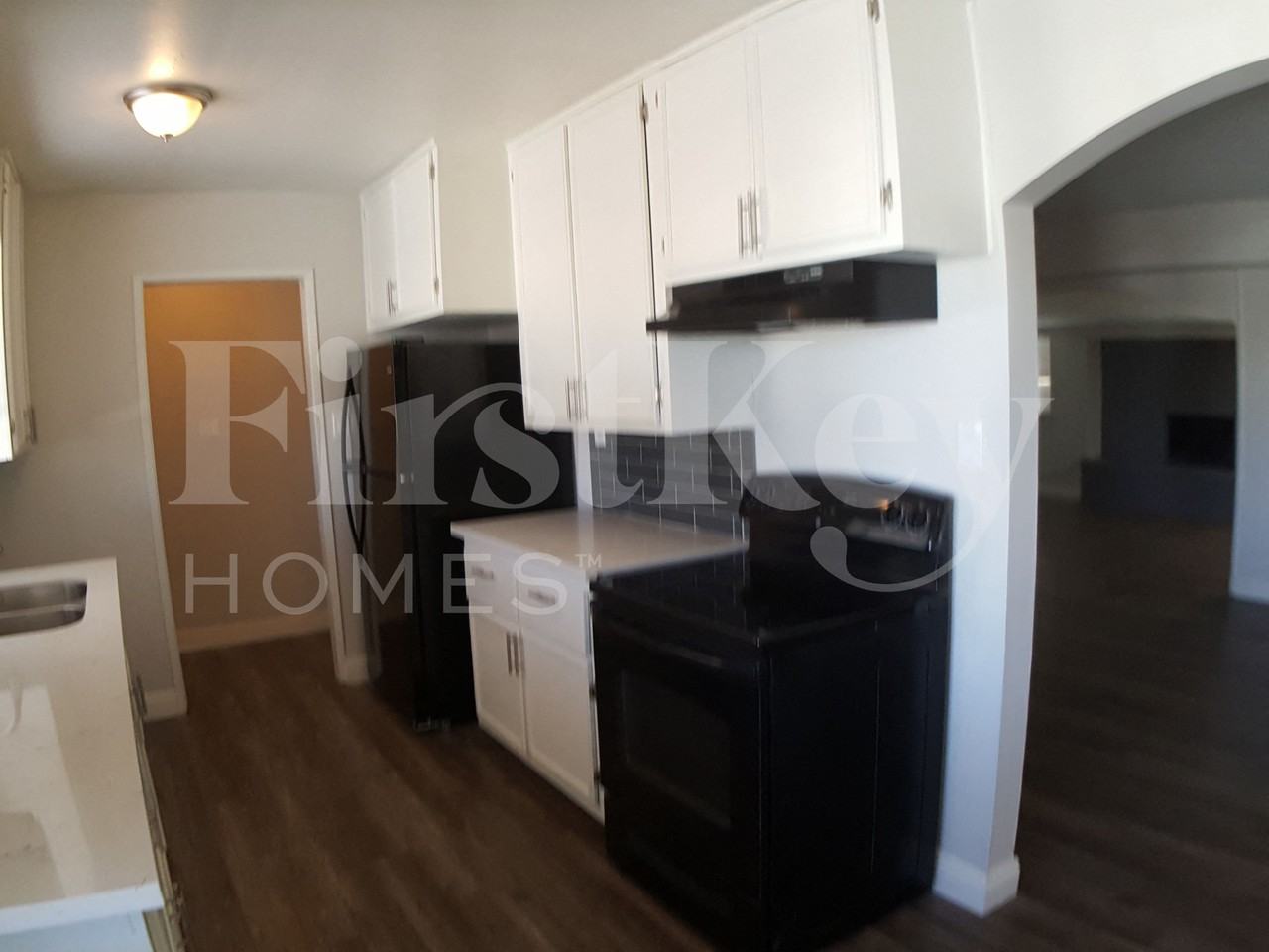913 Date St - Photo 6 of 20