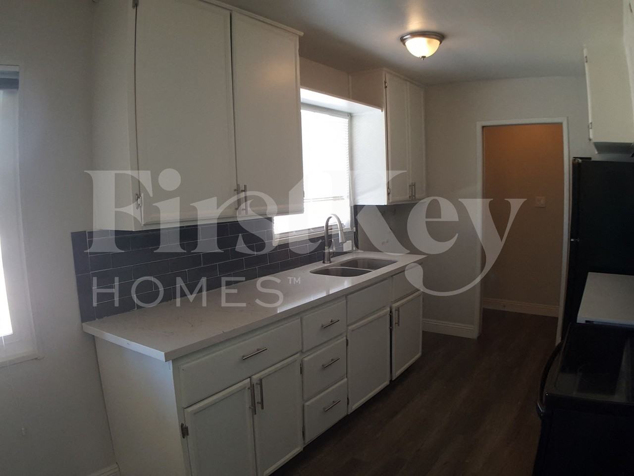 913 Date St - Photo 7 of 20