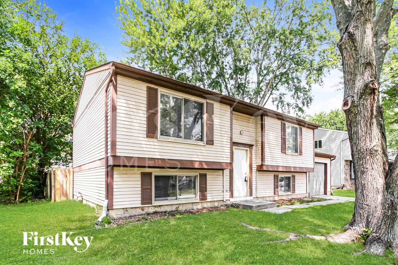 910 Woodlark Dr - Photo 2 of 18