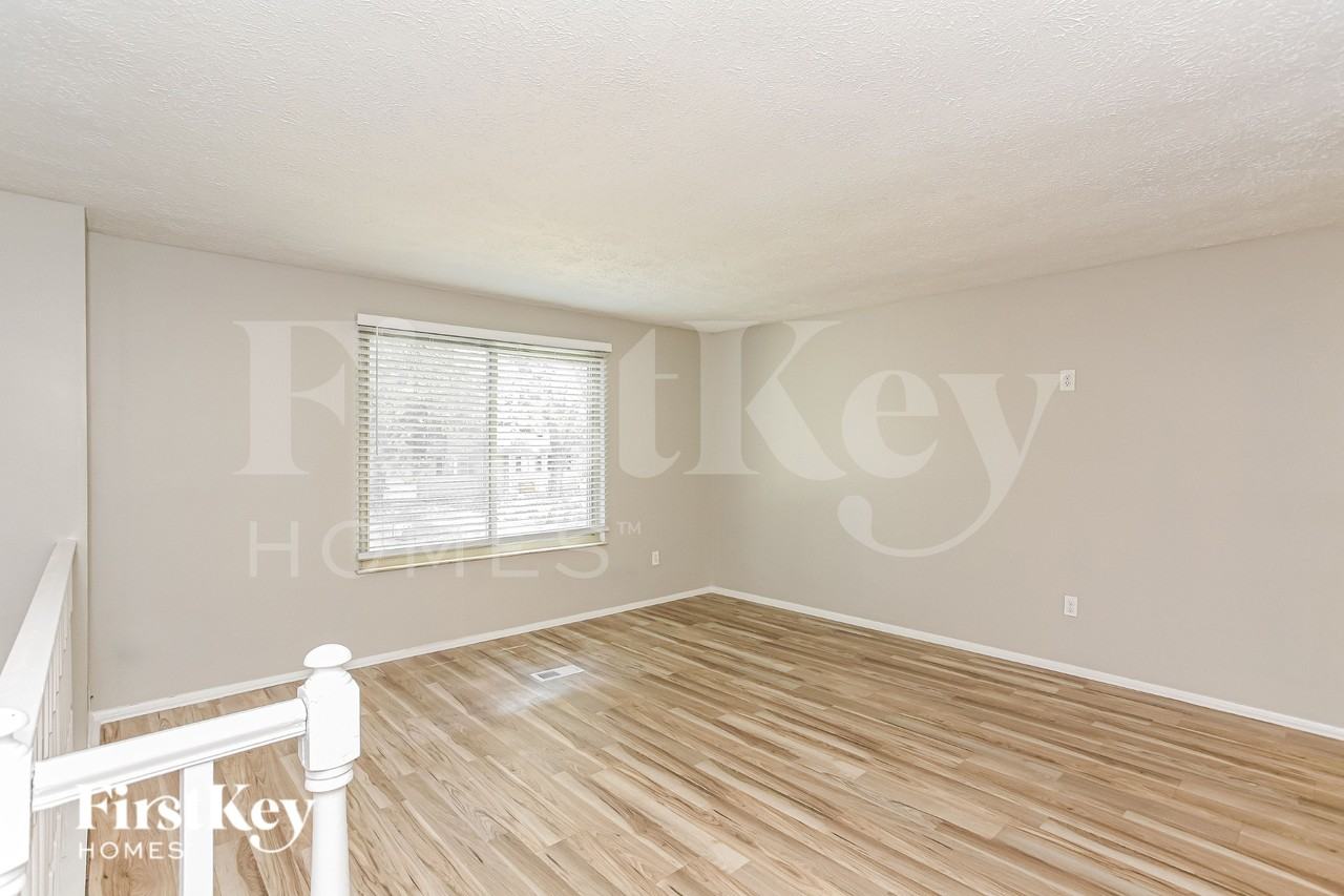 910 Woodlark Dr - Photo 3 of 18