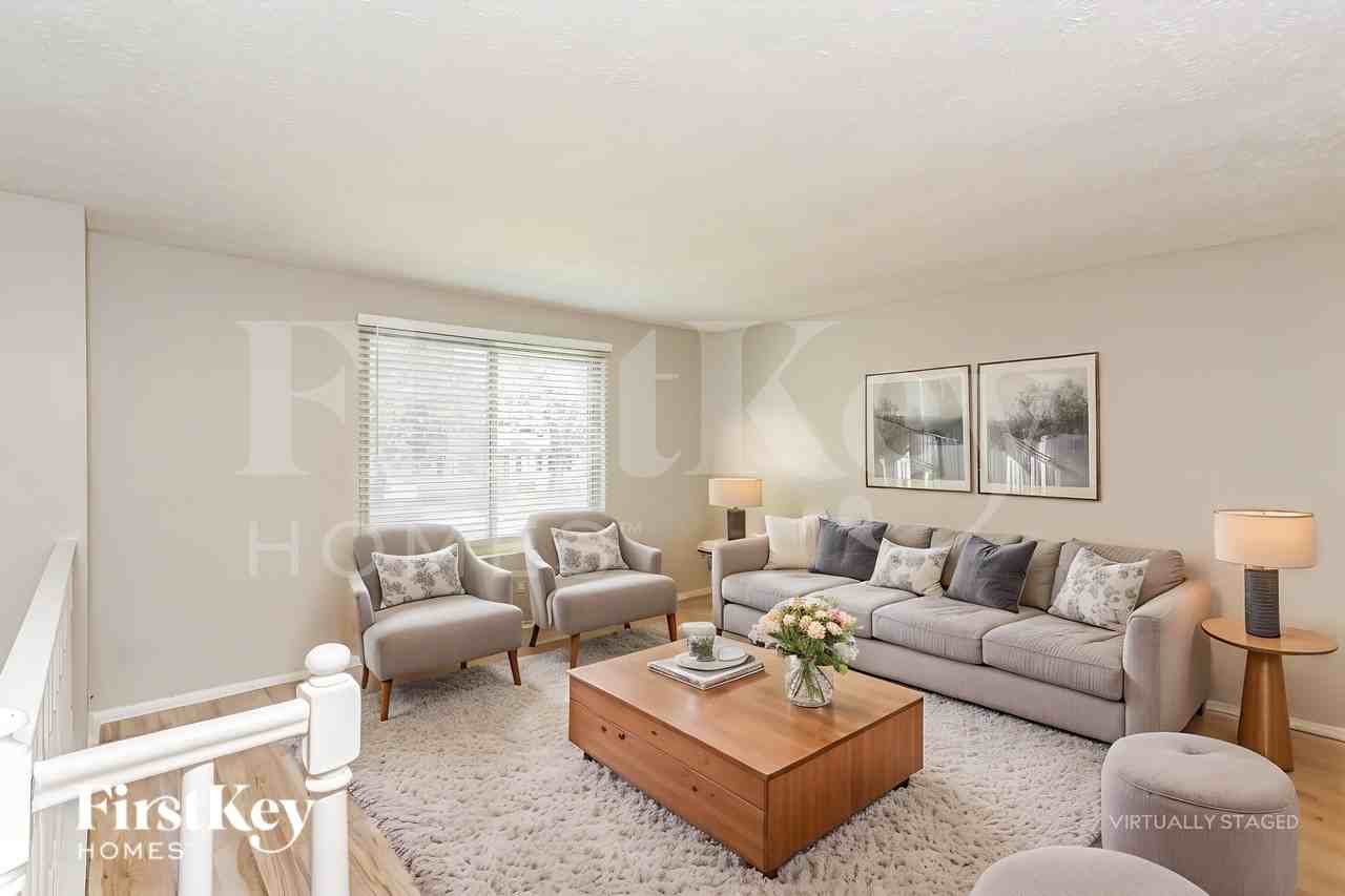 910 Woodlark Dr - Photo 4 of 18