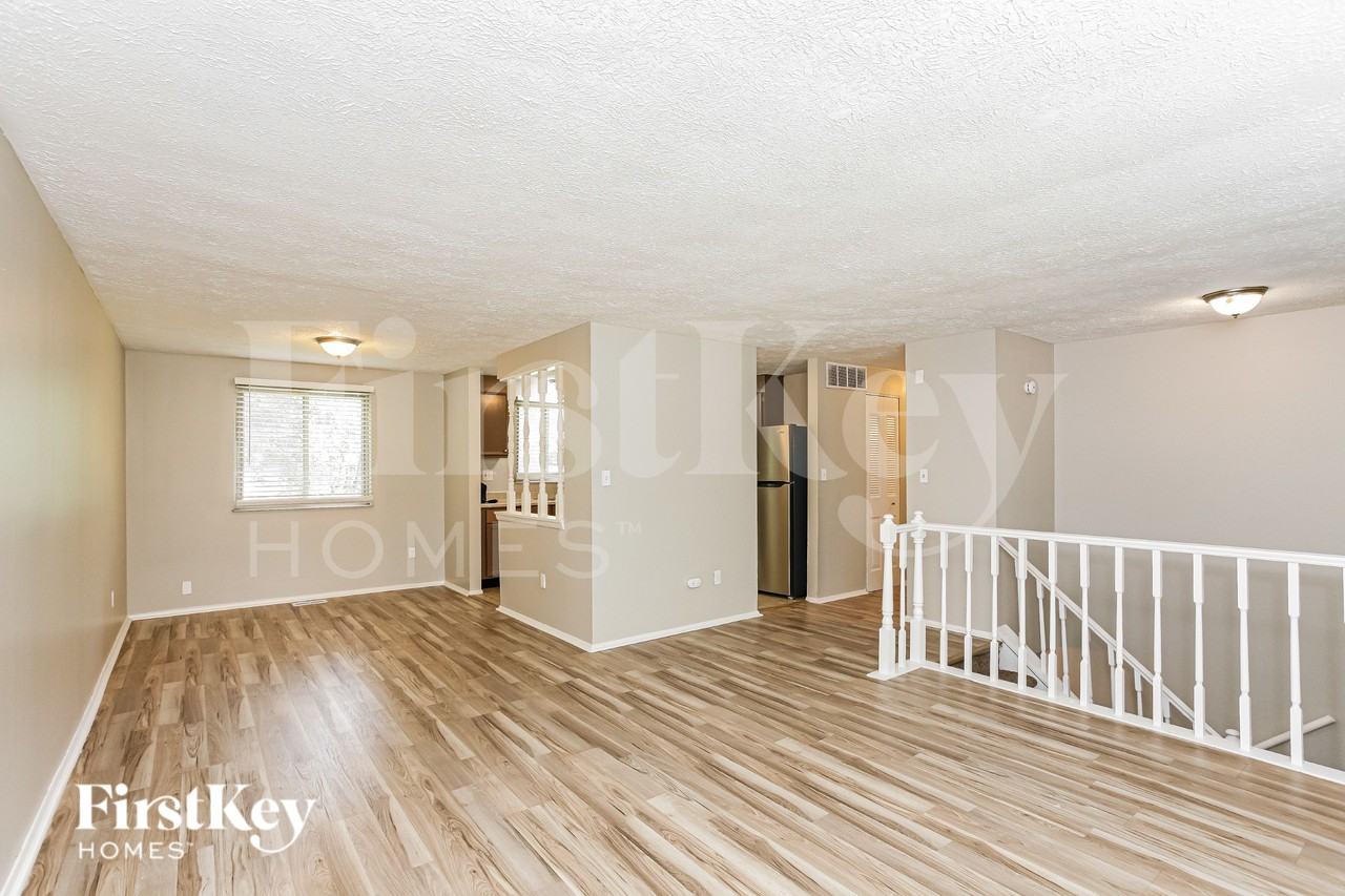 910 Woodlark Dr - Photo 5 of 18