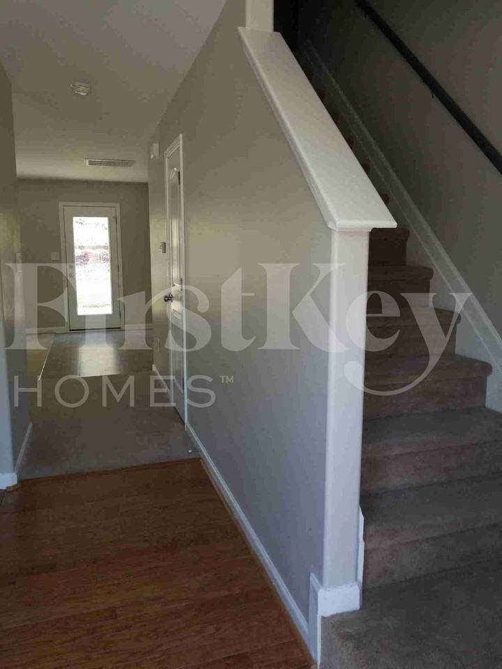 901 Leatherstone Ln - Photo 4 of 32