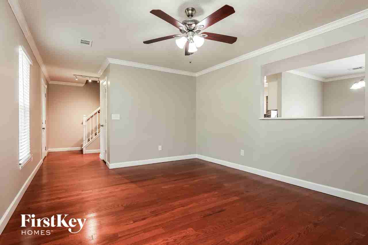 8405 Old Carriage Ct - Photo 4 of 16