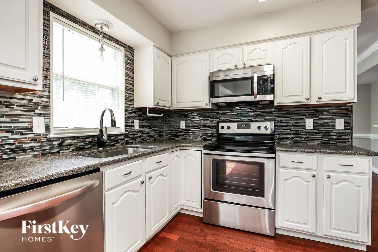 8405 Old Carriage Ct - Photo 7 of 16
