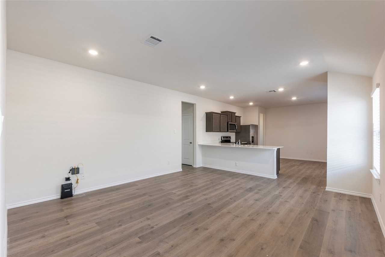 2008 Bailer Way - Photo 6 of 28