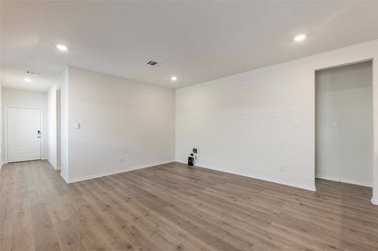 2008 Bailer Way - Photo 7 of 28