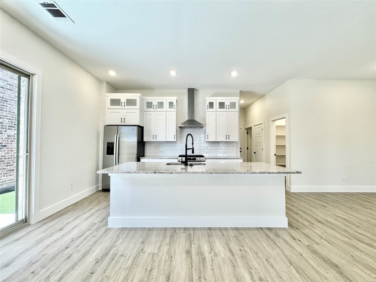 8513 Shoreham - Photo 4 of 25