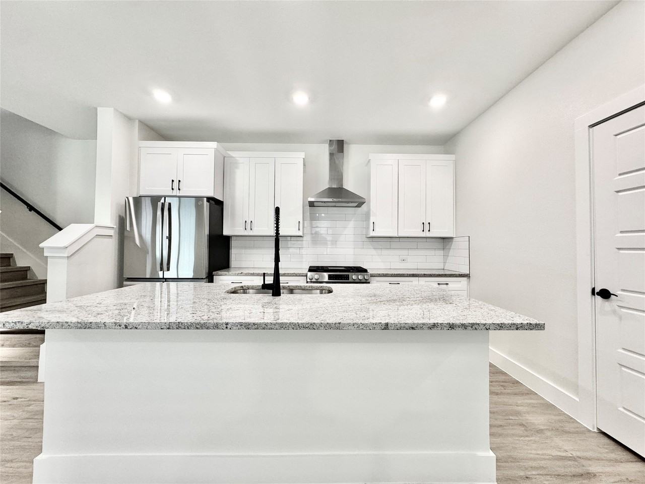 8509 Shoreham - Photo 4 of 33