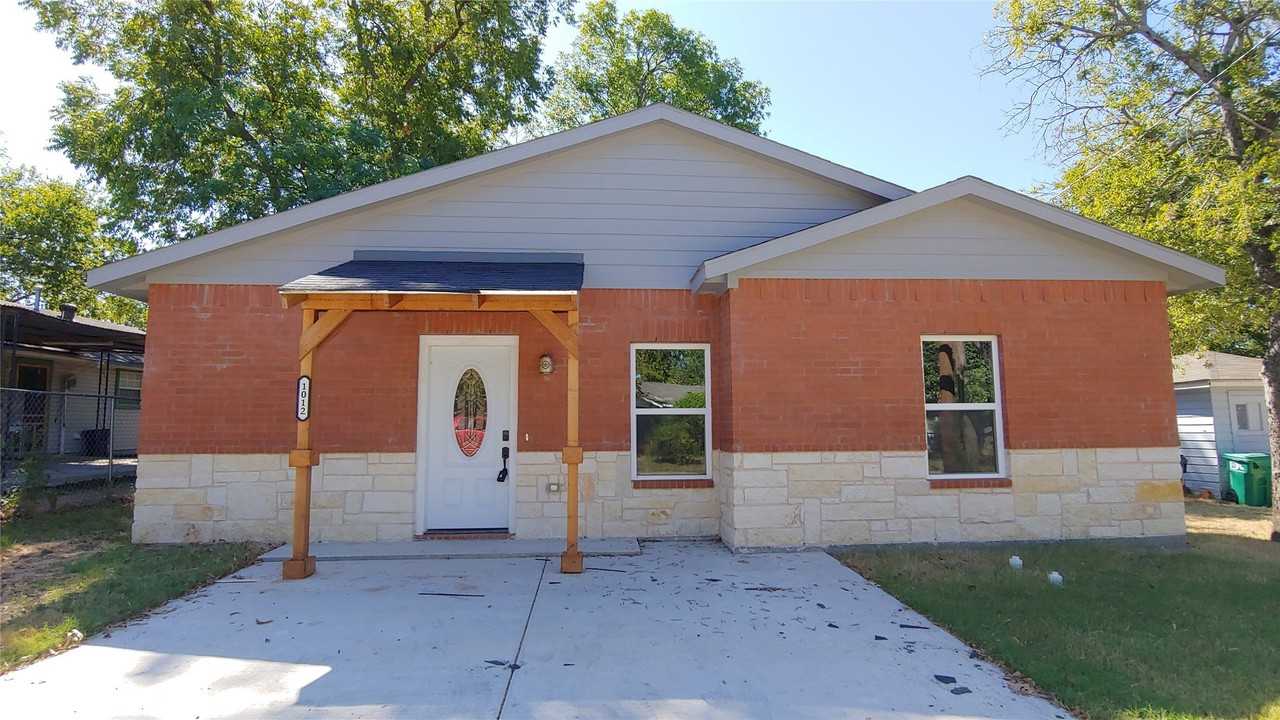 1012 E Oak St - Photo 2 of 27