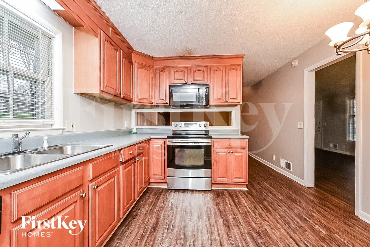 788 S Pine St Ne - Photo 6 of 15