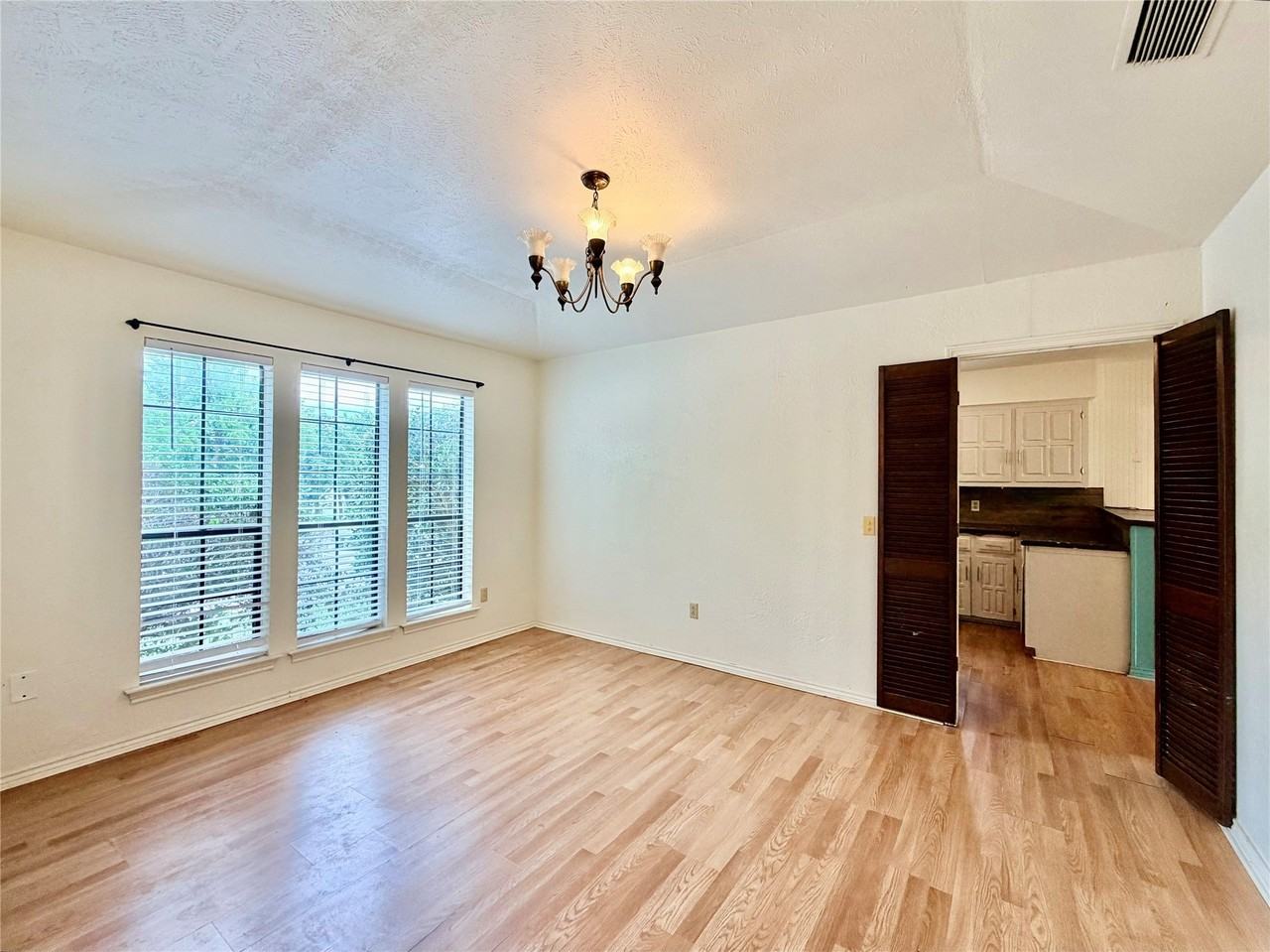 1416 Sandy Creek Dr - Photo 3 of 28