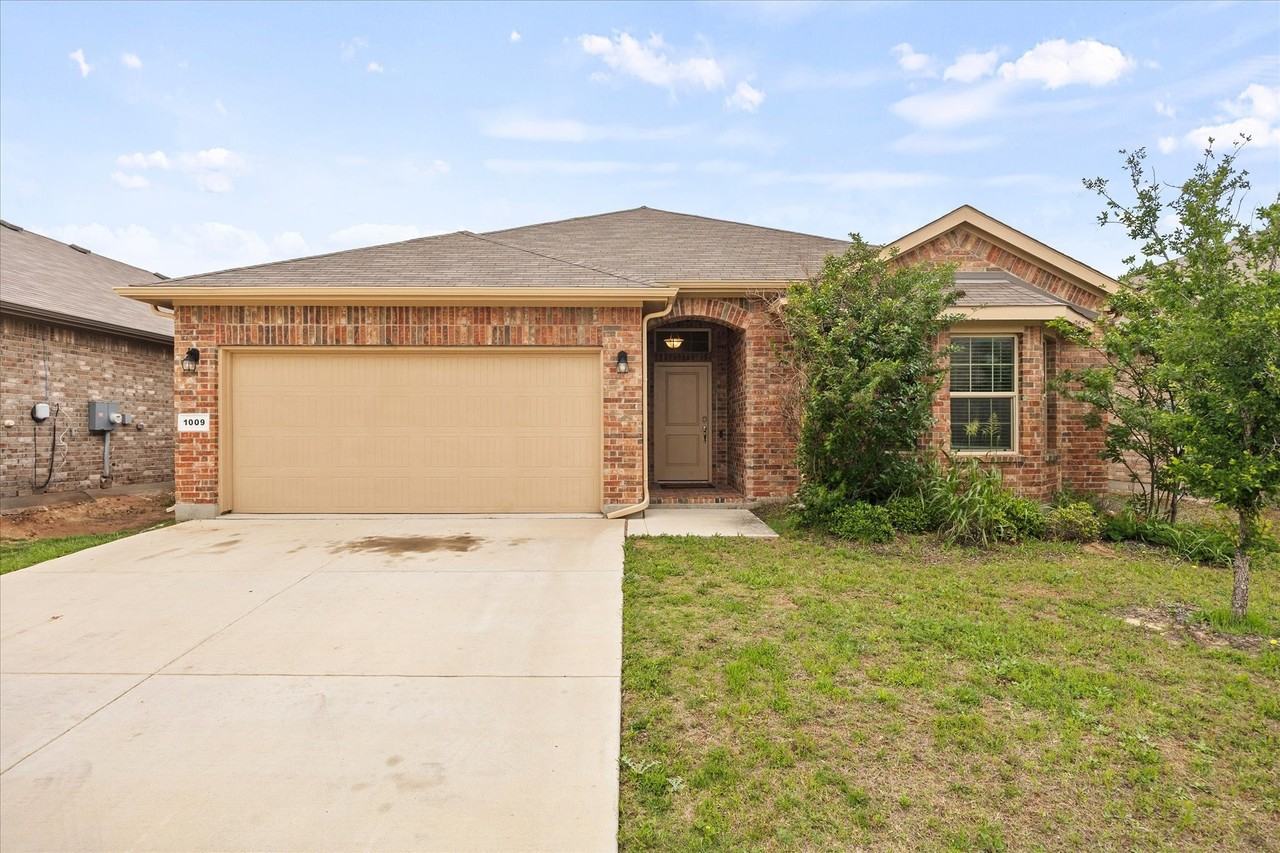 1009 Croxley Way - Photo 2 of 28