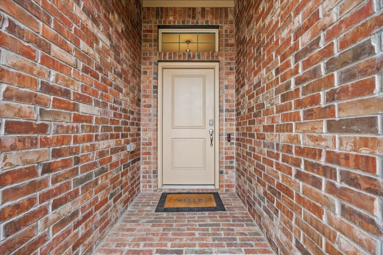 1009 Croxley Way - Photo 3 of 28