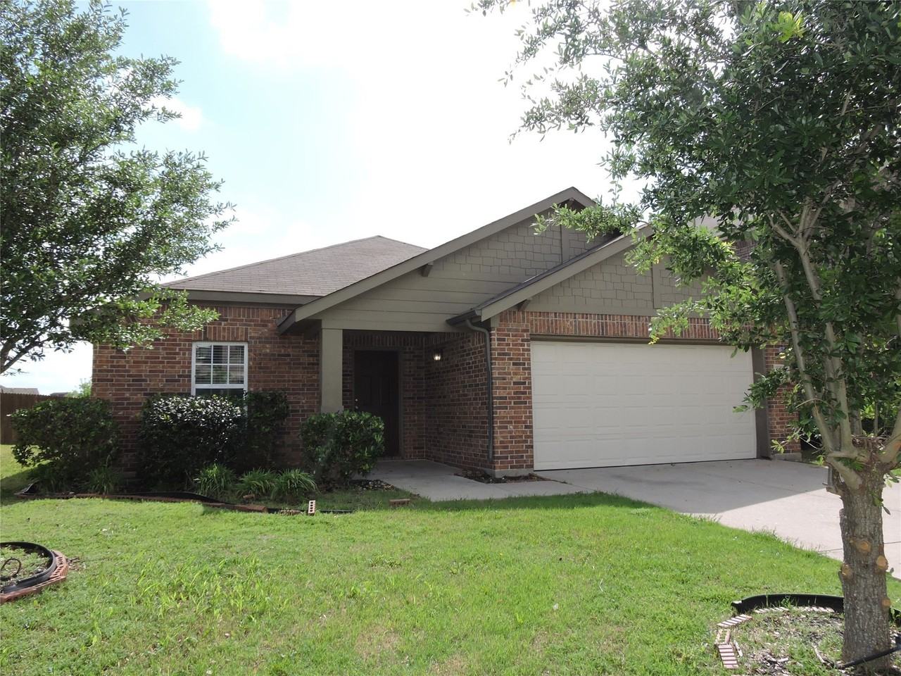 8050 Privet St - Photo 2 of 24