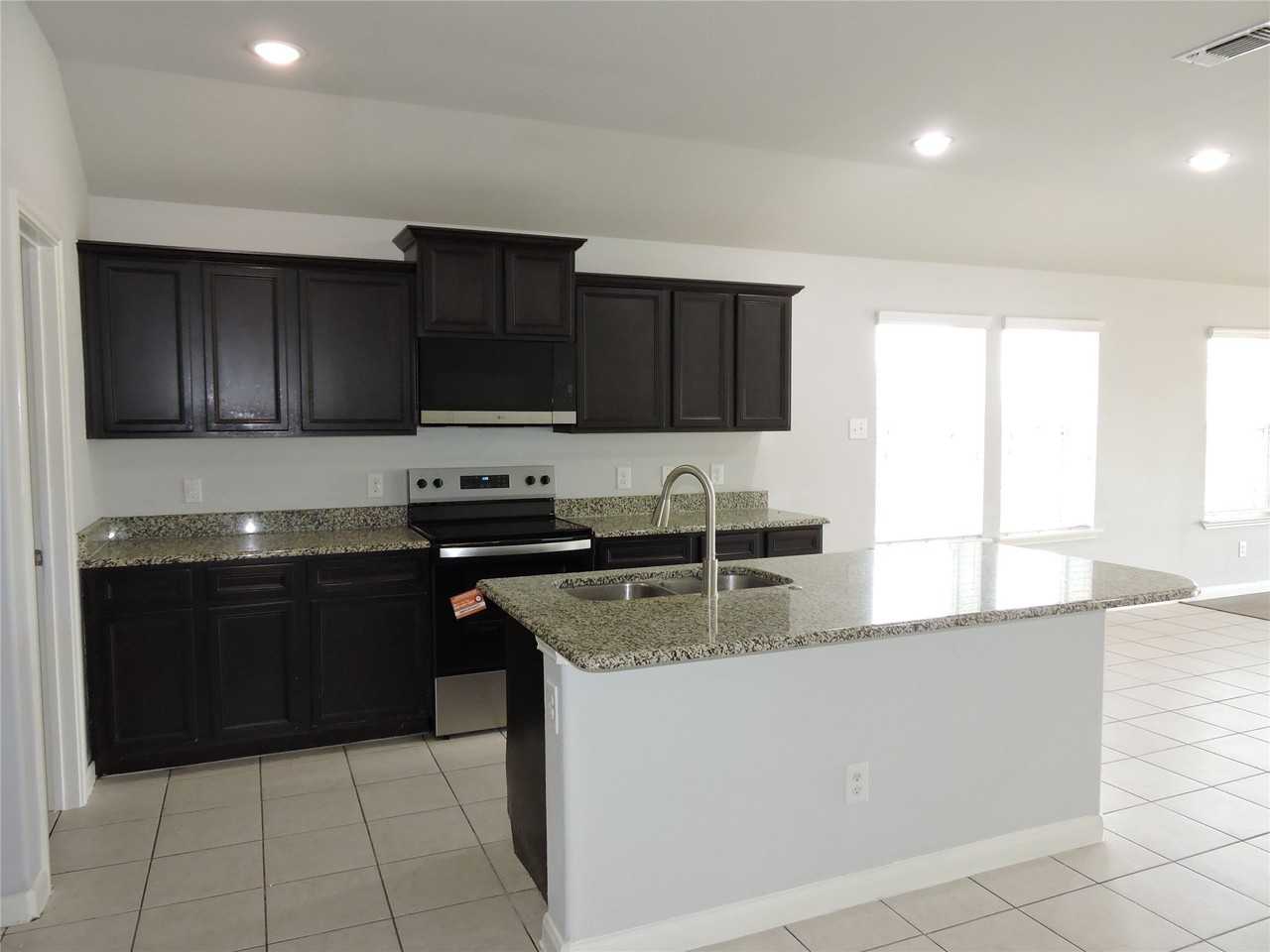 8050 Privet St - Photo 5 of 24