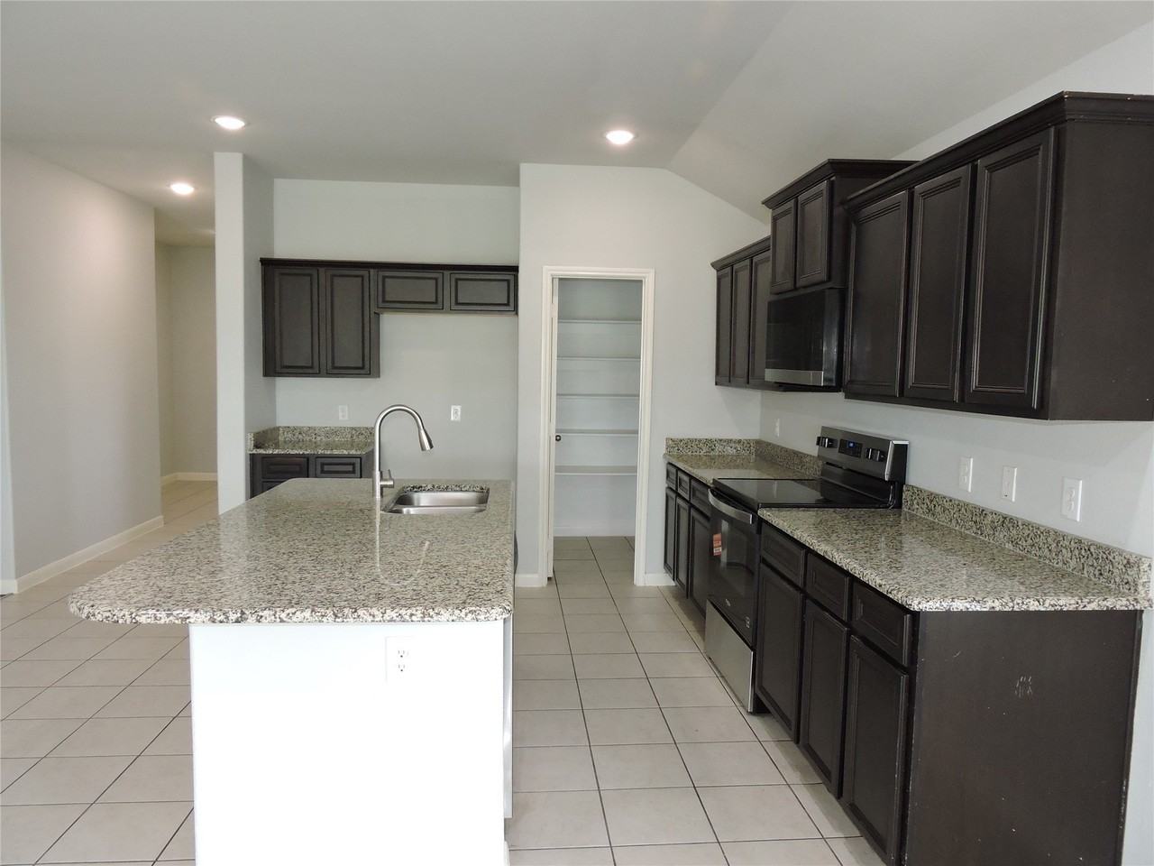 8050 Privet St - Photo 6 of 24