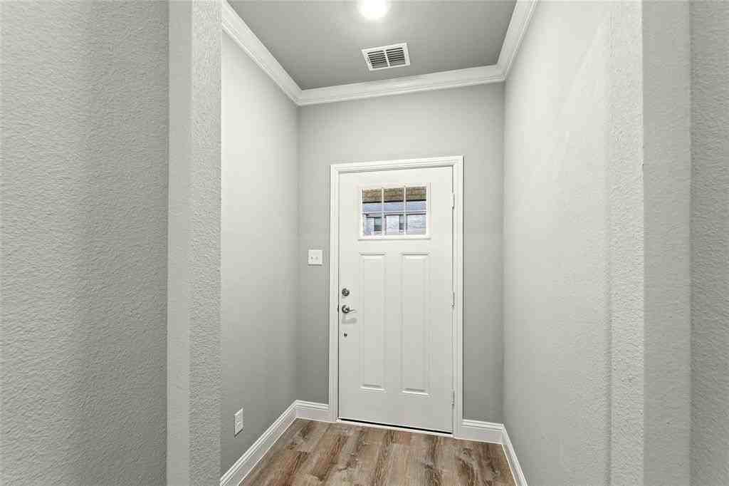 304 Community Dr - Photo 3 of 31