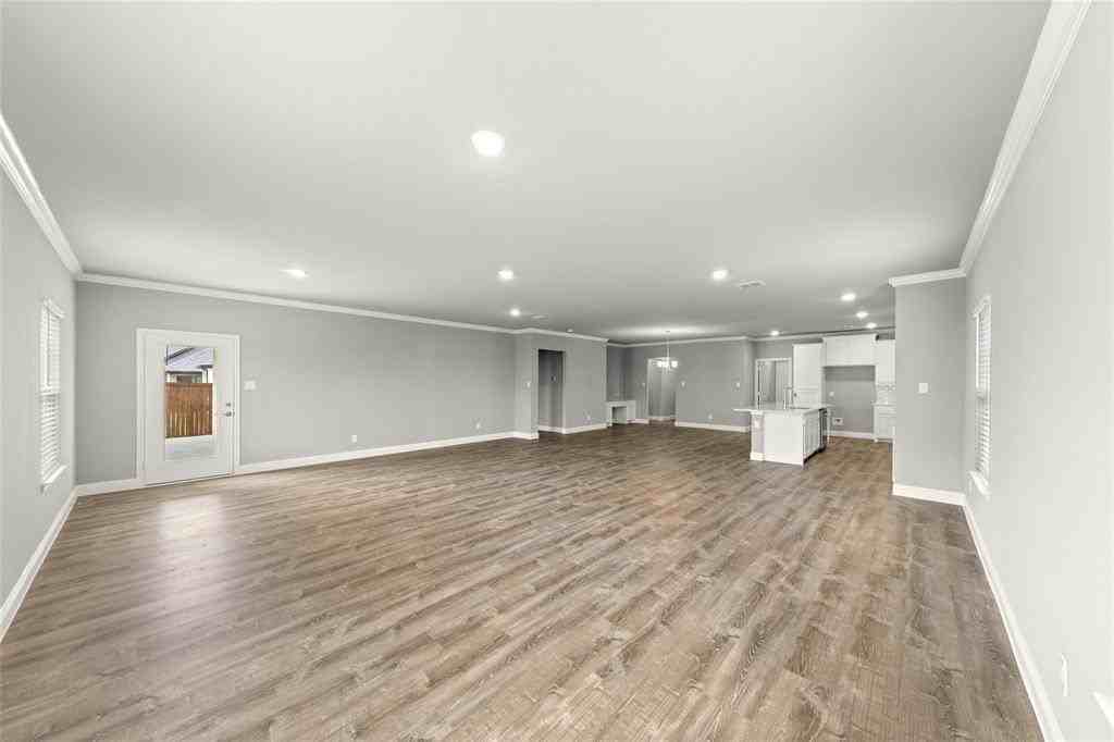 304 Community Dr - Photo 5 of 31