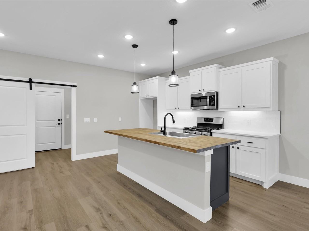 4905 Sweetbay Rd - Photo 2 of 26