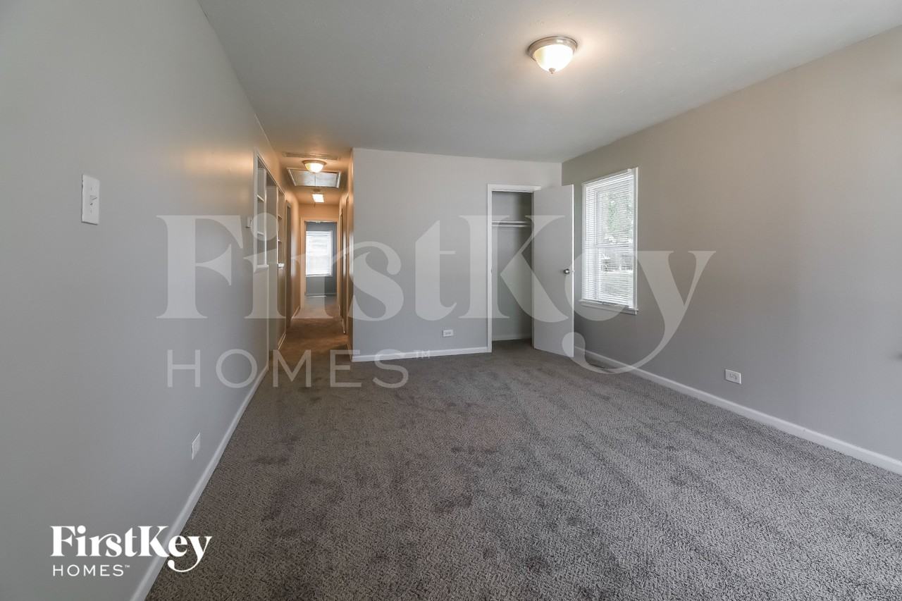 703 Porter St - Photo 3 of 15