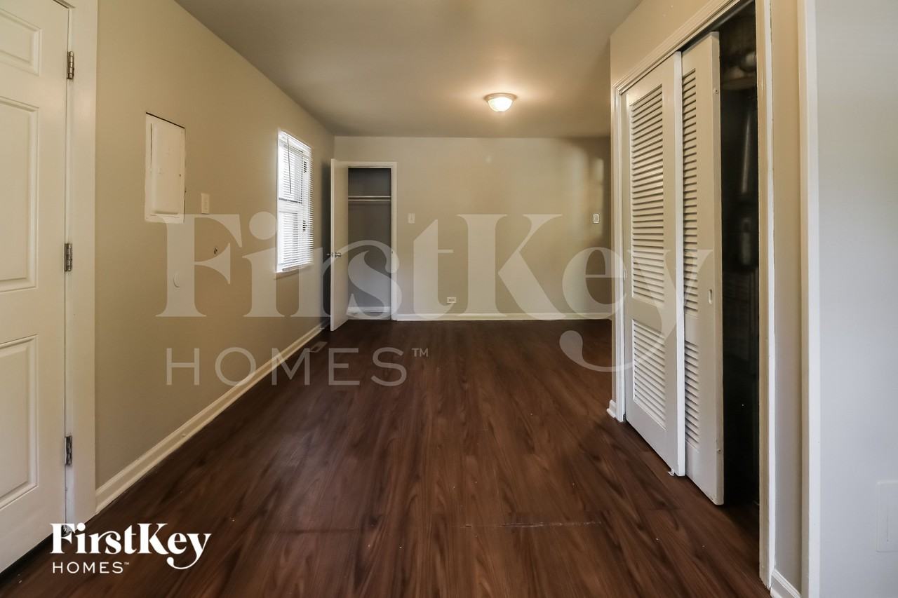 703 Porter St - Photo 5 of 15