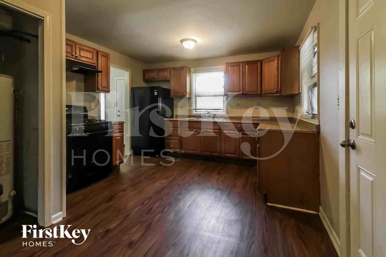 703 Porter St - Photo 6 of 15