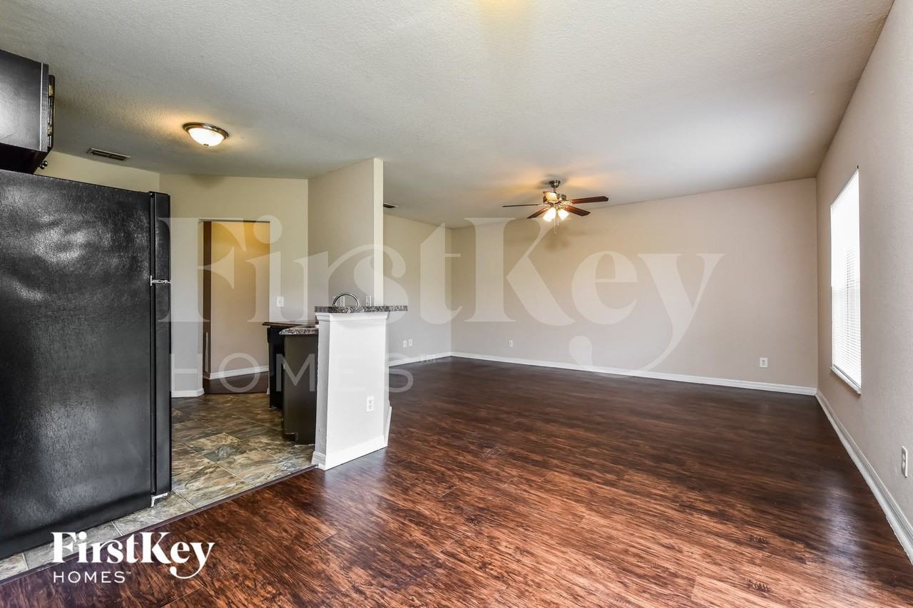 6840 Abady Ln - Photo 5 of 16