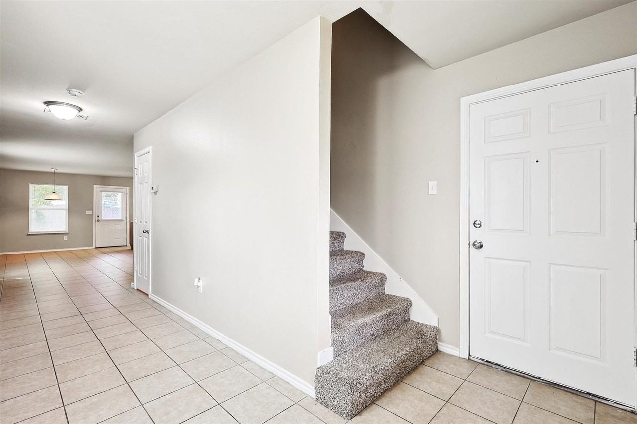 819 Parkplace Rdg - Photo 4 of 19
