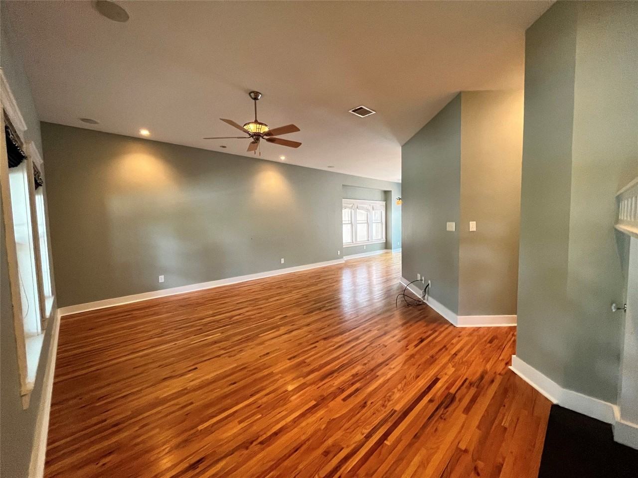 709 Roberts St - Photo 2 of 35