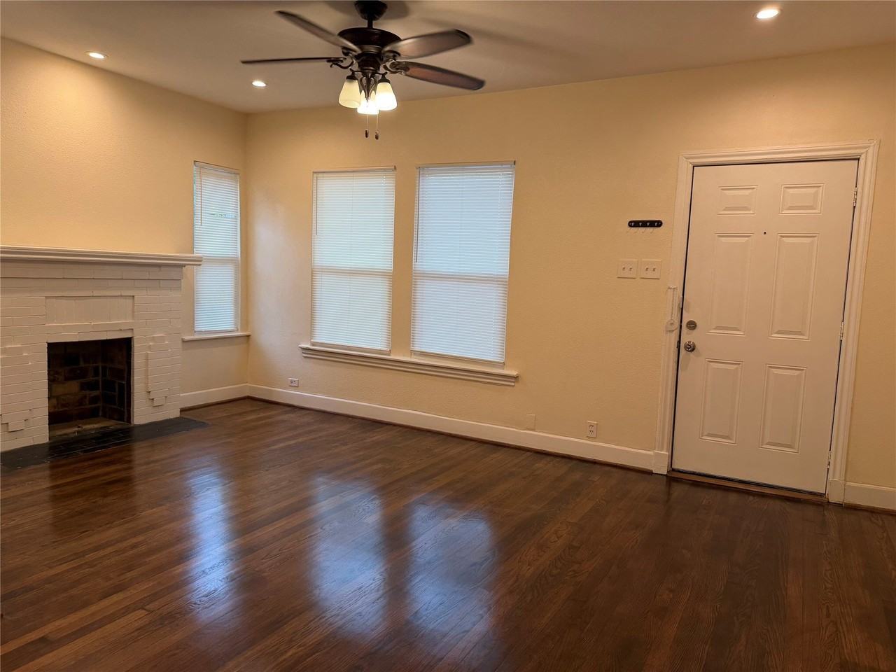 522 Cameron Ave - Photo 2 of 8