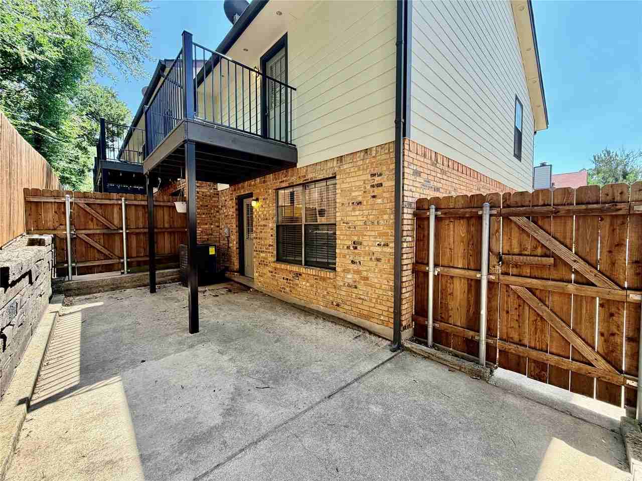 1251 Dallas Dr - Photo 7 of 16