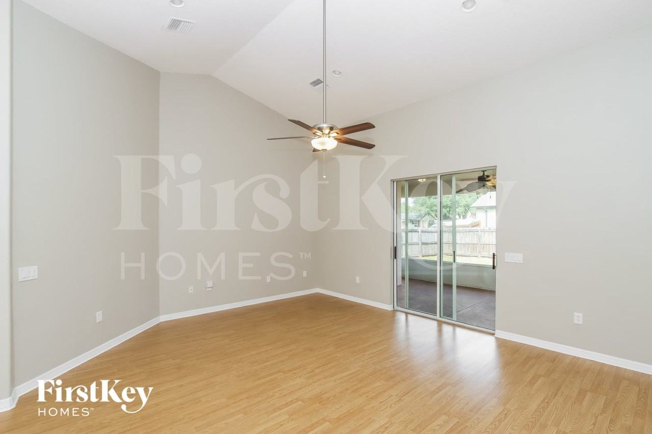 599 Australian Rd Nw - Photo 3 of 15