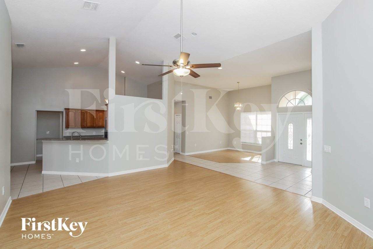 599 Australian Rd Nw - Photo 4 of 15