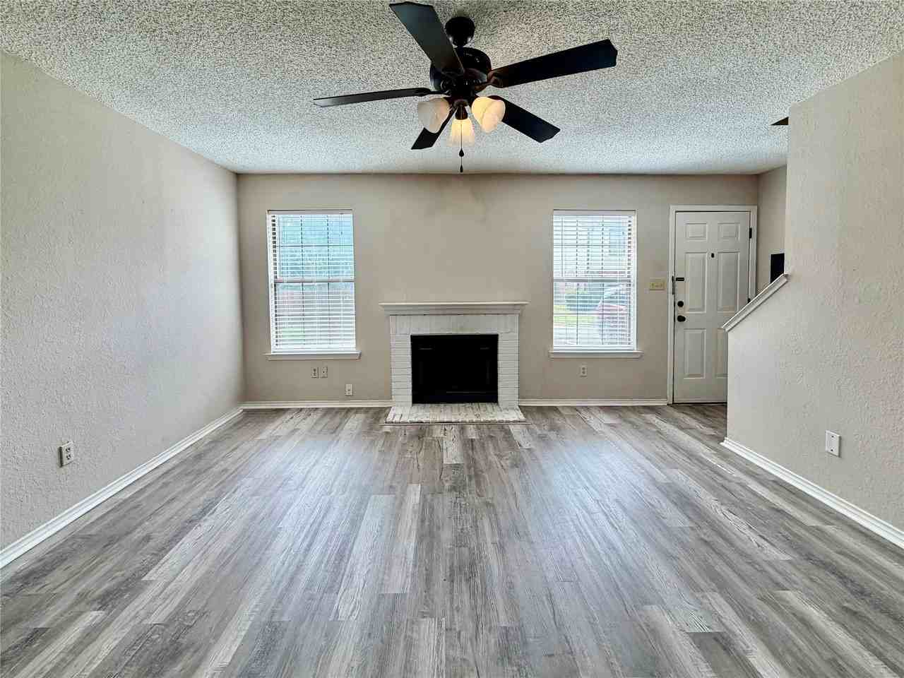 1223 Dallas Dr - Photo 2 of 17