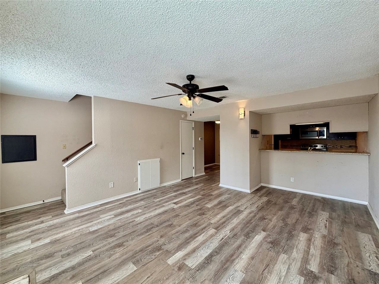 1223 Dallas Dr - Photo 3 of 17